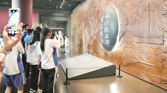 两个“历史决议”的制定背景、主要内容和重要意义